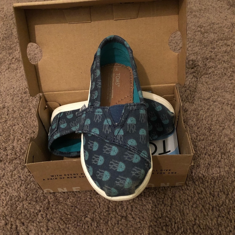 Glow in the dark tiny Toms